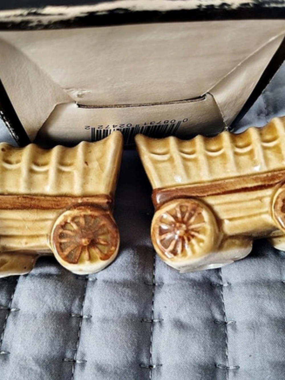 Worldwide Wagon Salt & Pepper Set Ceramic
